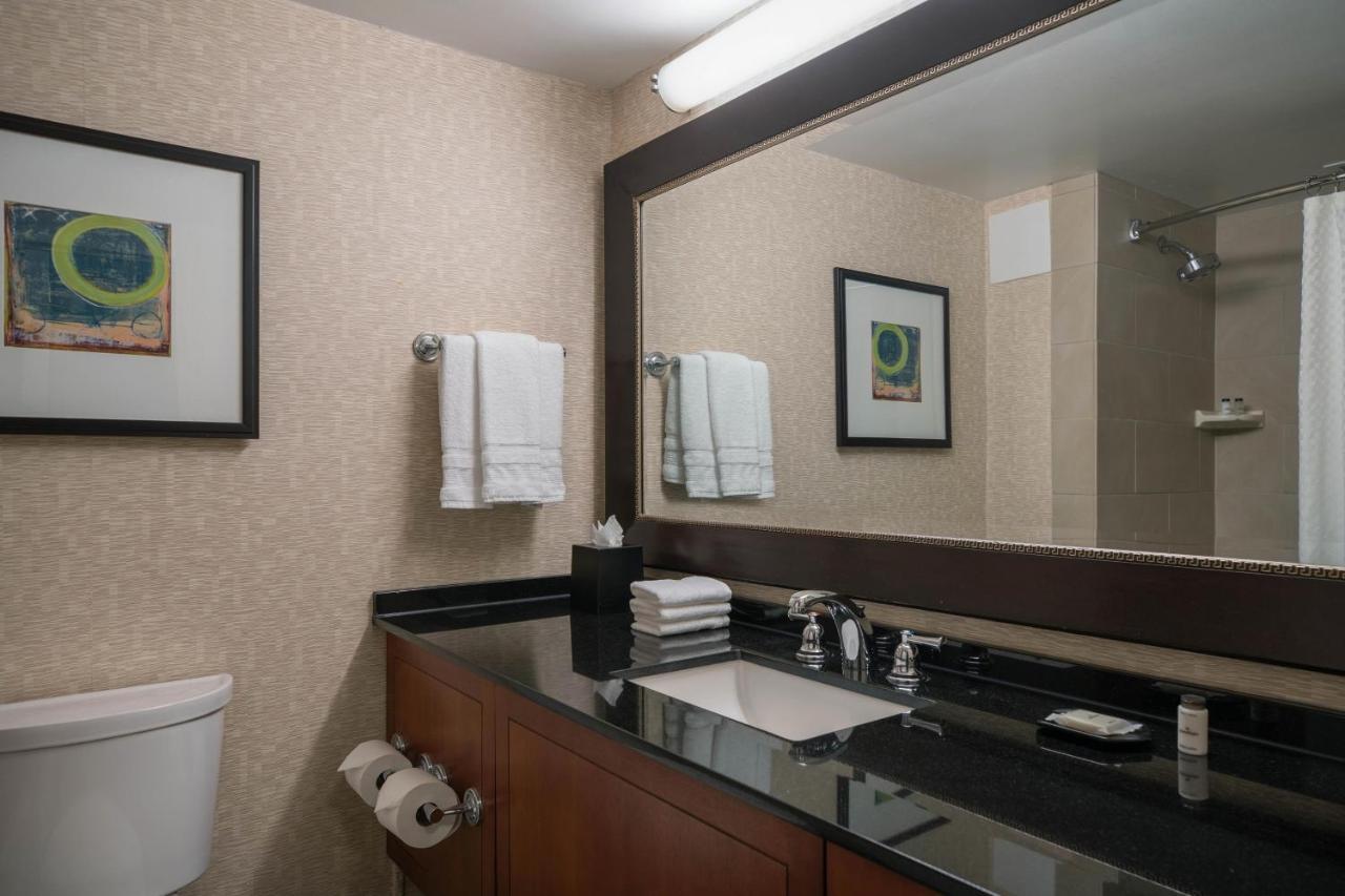 Executive Suite, 1 Bedroom Executive Suite, 1 King,989533831:JPEG