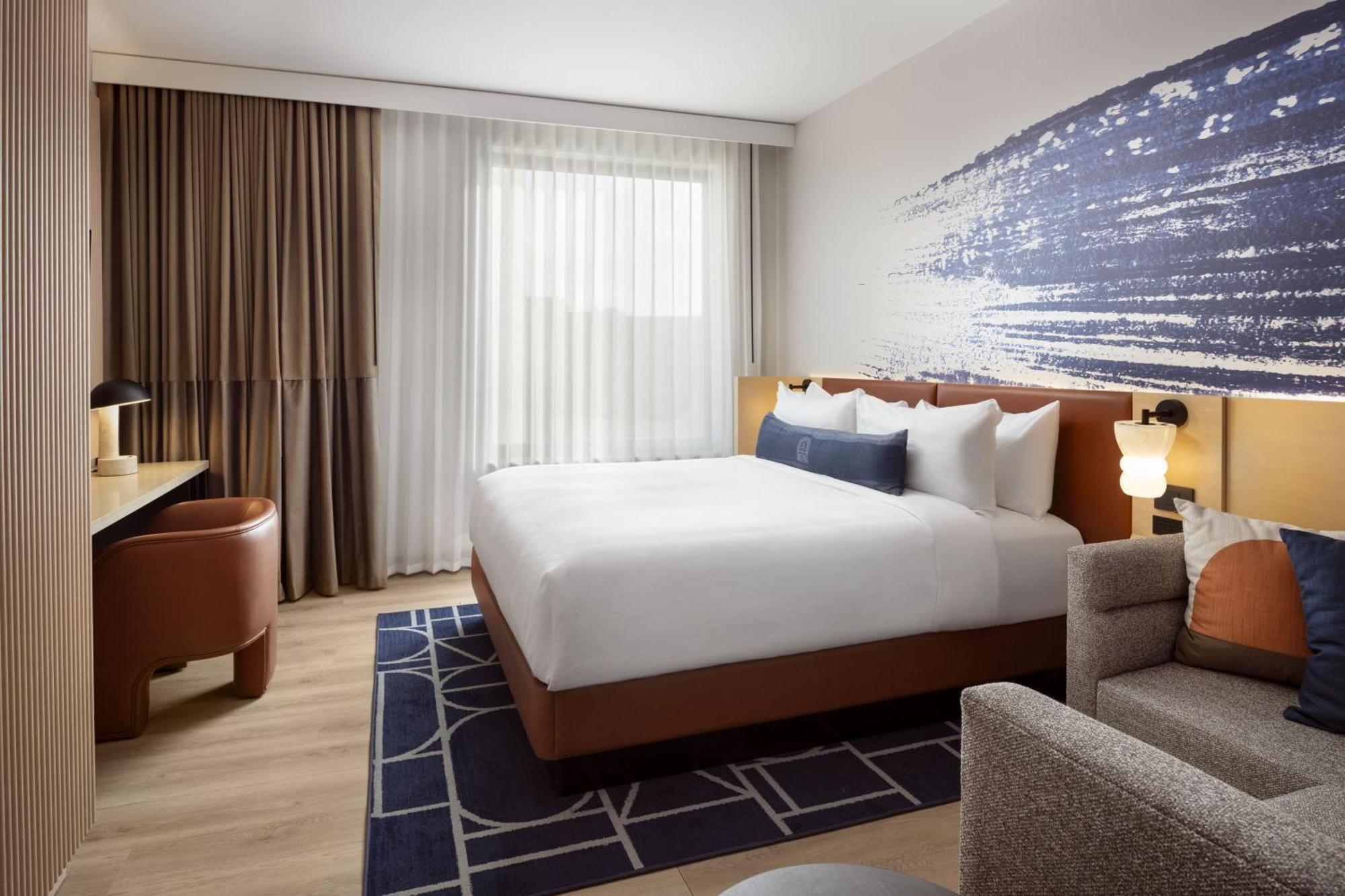 Standard King Room with City View