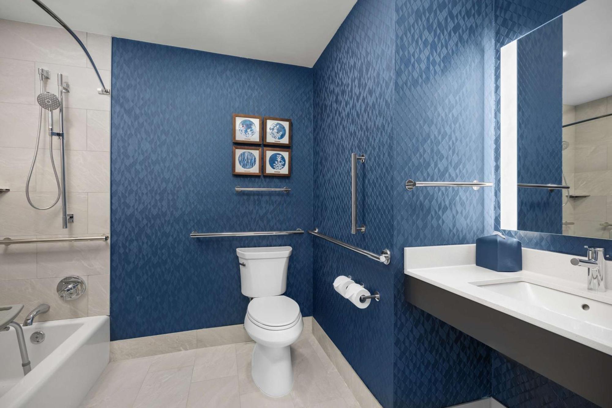 King Room with Bath Tub - Mobility and Hearing Access/Non-Smoking,1542551152:JPEG