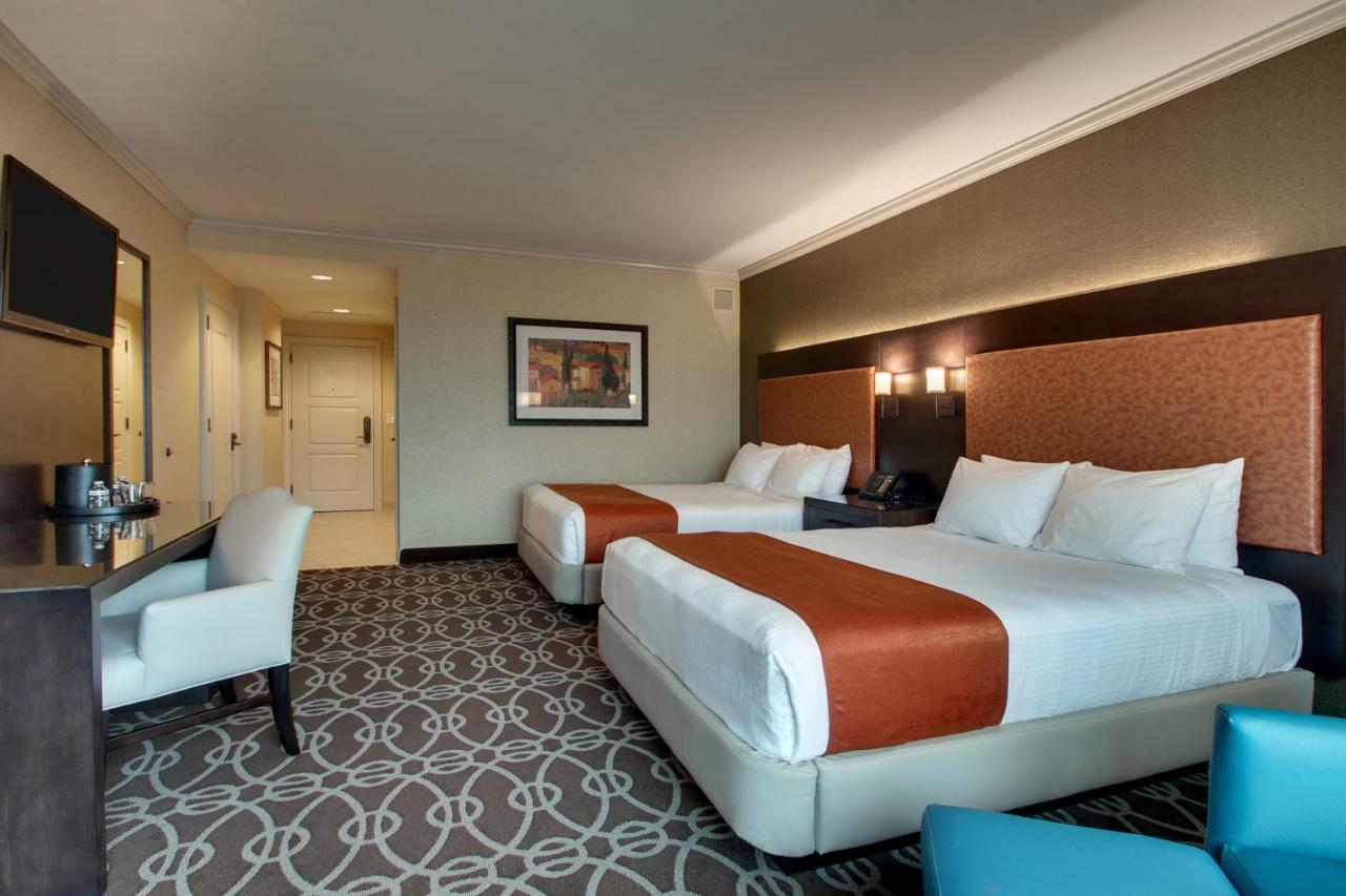 Deluxe Queen Room